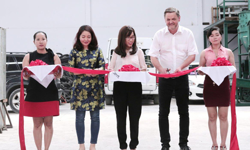 Invielse_af_ny_ErgoFloor_Vietnam_fabrik_2017.jpg?ts=1760016091