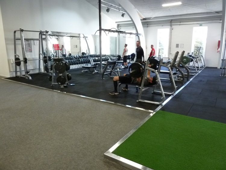 fitnessdk_sats_roedovre_gym_free_weight_area_functional_training_rubber_flooring_crossfit_rubber_tiles_fitness_floor_p1020146.jpg?ts=1777013040
