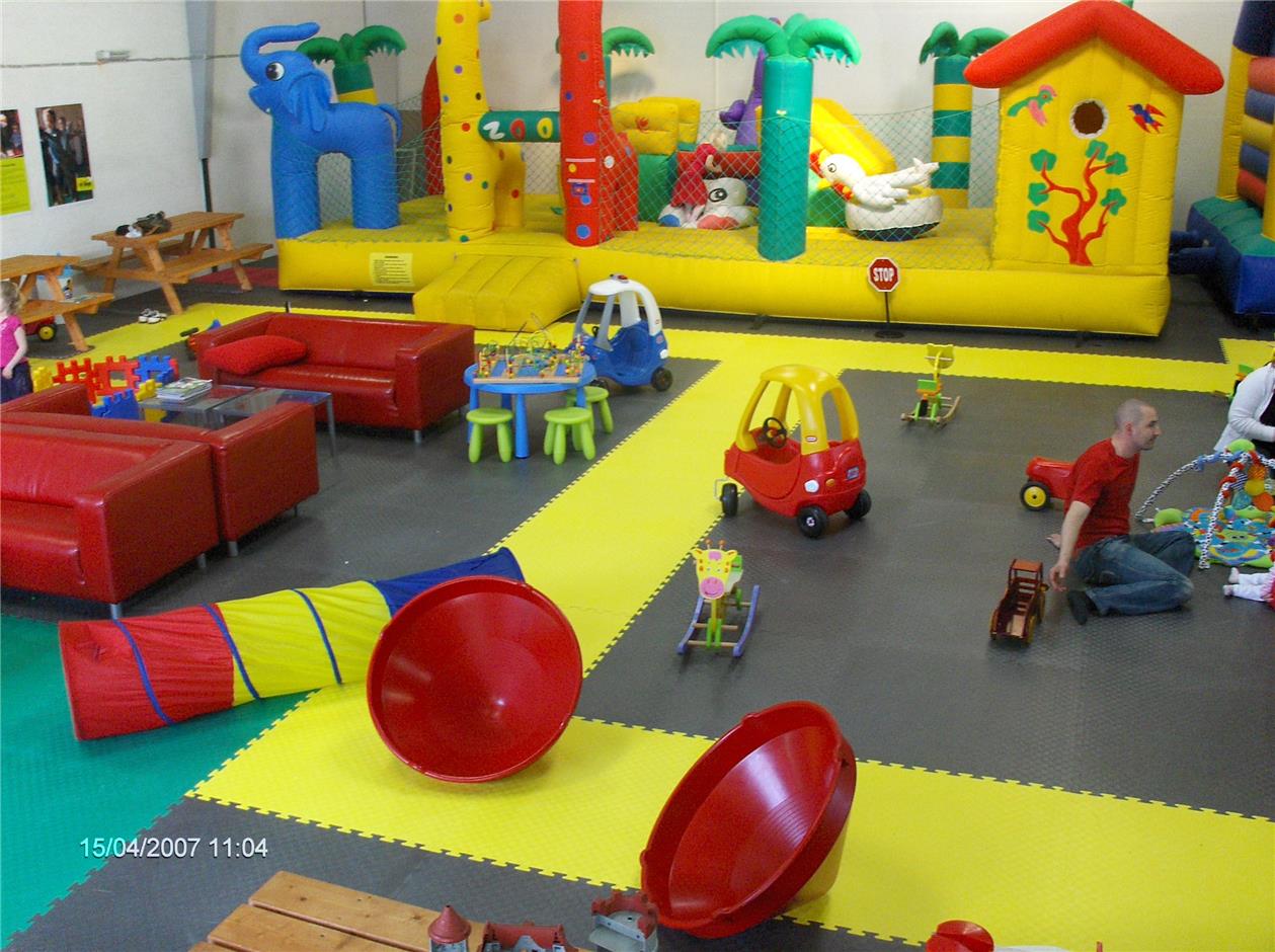 EVA Sikkerhedsmåtte, 1000x1000x22 mm, indendørs faldunderlag for faldhøjde op til 1,3 m, grøn/grå