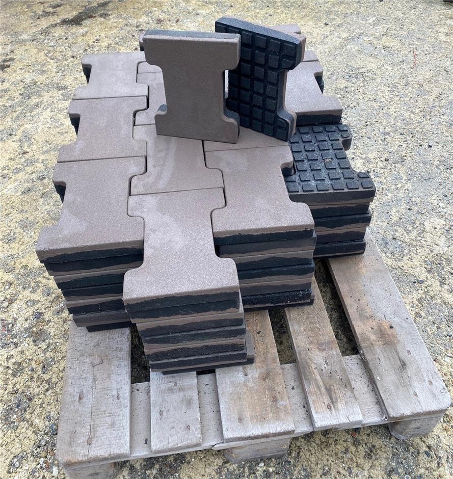 Restparti , 3,5 m2 (85 stk.) ErgoPave H-Link 250x200x45 mm gummifliser m. drænage, C1-rød