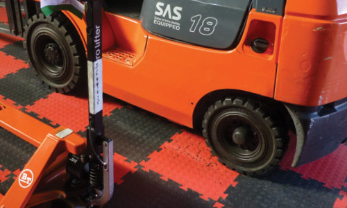 Pennylok_vinylfliser_vinylgulv_vaerkstedsgulv.jpg?ts=1760016035