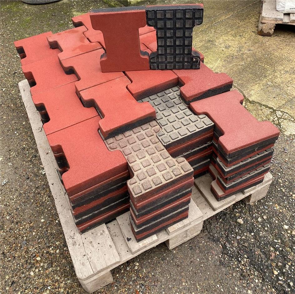 Restparti , 4,5 m2 (107 stk.) ErgoPave H-Link 250x200x45 mm gummifliser m. drænage, C1-rød