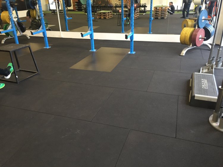 fitnessdk_sats_holstebro_gym_free_weight_area_functional_training_rubber_flooring_crossfit_rubber_tiles_fitness_floor_img_5785.jpg?ts=1777013040