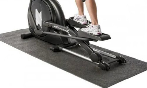 Ergofit fitnessmÃ¥tte der beskytter maskiner og undergulvet