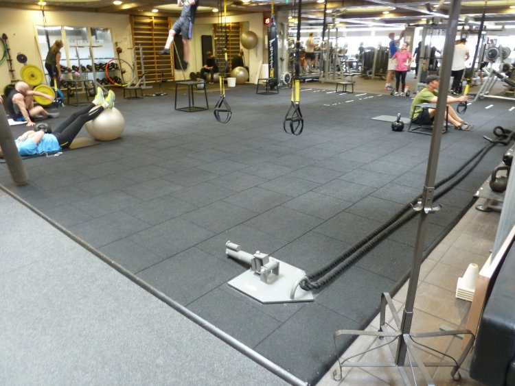 fitnessdk_sats_gentofte_gym_free_weight_area_functional_training_rubber_flooring_crossfit_rubber_tiles_fitness_floor_p1020089.jpg?ts=1777013040