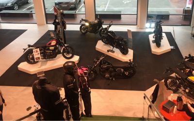 Yamaha, Vejle – Stilrent og slidstærkt butiksgulv med ErgoTile Quad